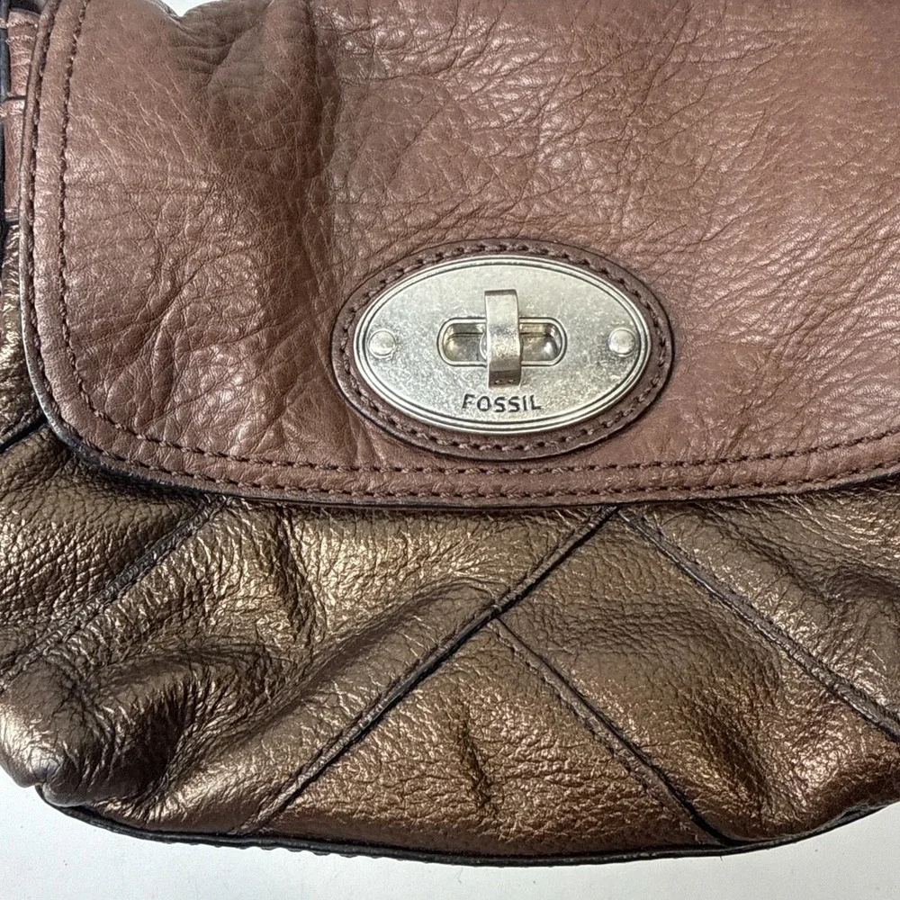 Y2K Fossil Maddox Turnlock Crossbody Bag in Soft Brown Metallic Leather Hangtag